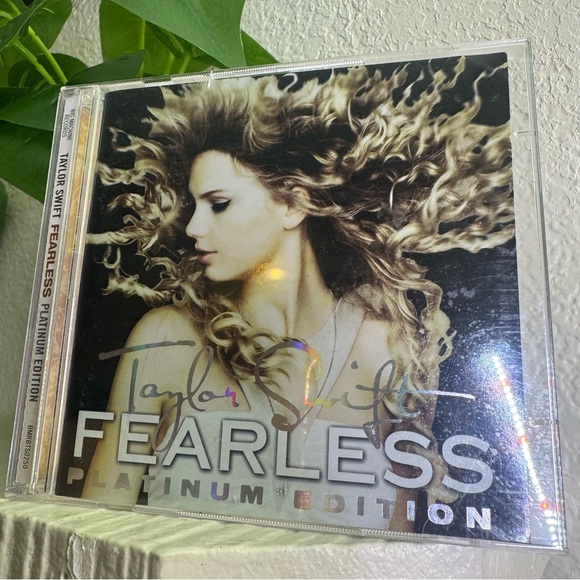 Taylor Swift  2009 Fearless Platinum Edition CD & DVD Audio CD Complete Excl. - Picture 1 of 16